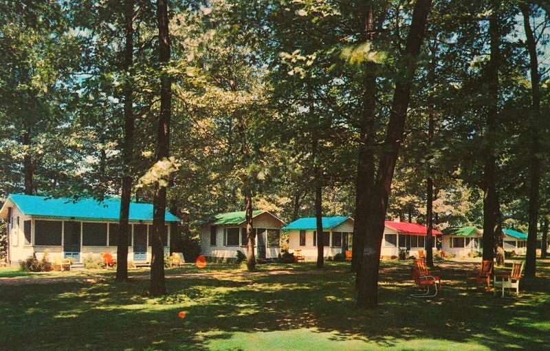 Edgewood Court Motel - Postcard (newer photo)